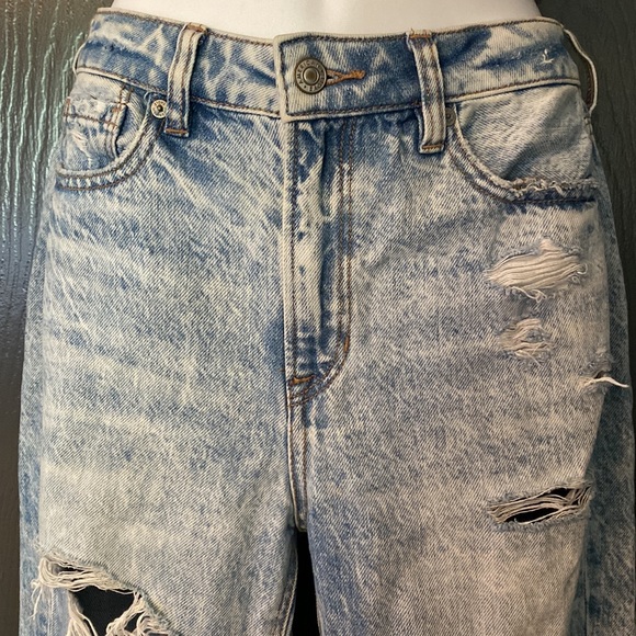 American Eagle Comfort Stretch Waistband Jeans - Picture 2 of 8